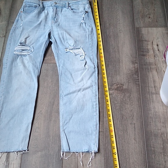 Old Navy Light Blue Distressed Ankle Jeans - Picture 8 of 9